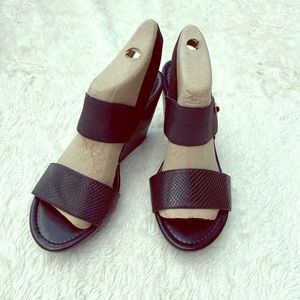 New Calvin Klein Wedge. 🔥🌟